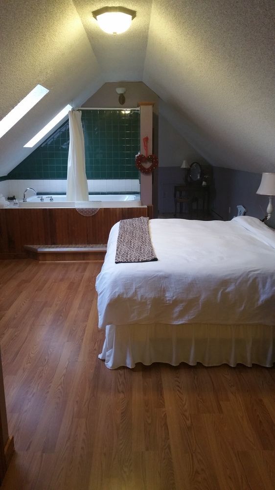 The At Ragged Edge Bed and breakfast 2*