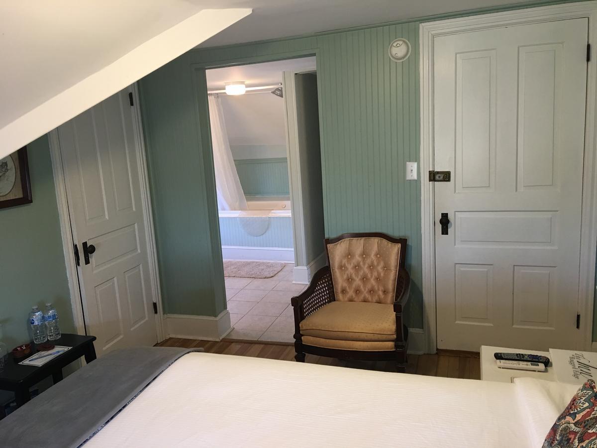 The At Ragged Edge 2* Chambersburg